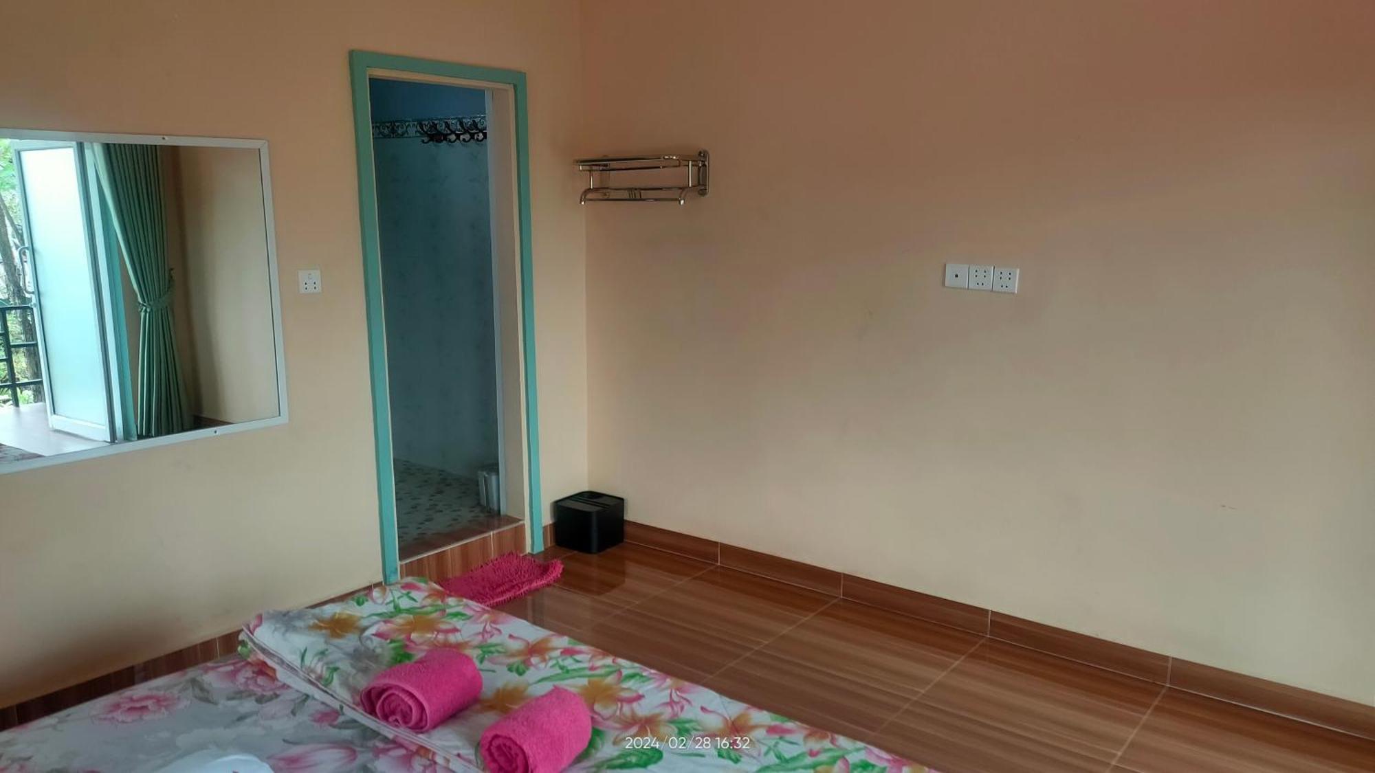Mabuhay Guesthouse กำปอต ภายนอก รูปภาพ